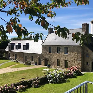 https://sous-le-phare.inbrittany.com